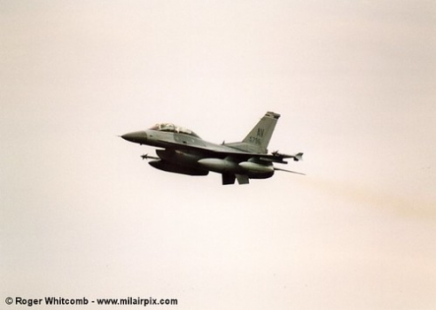 F-16 Fighting Falcon • <a style="font-size:0.8em;" href="http://www.flickr.com/photos/139546847@N02/30202254332/" target="_blank">View on Flickr</a>